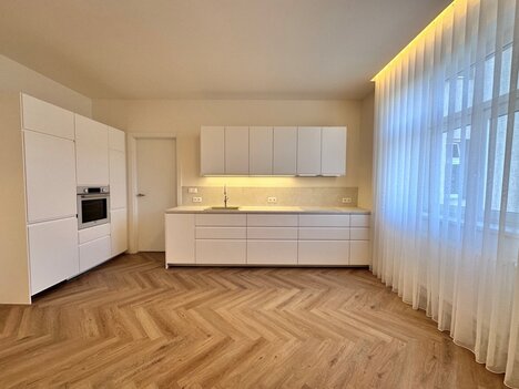 Pronájem nově zrekonstruovaného bytu 2+kk, 51 m², Praha 3 – Žižkov, Jeseniova ulice