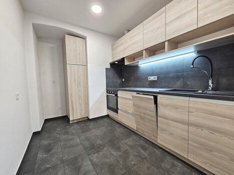 Pronájem zrekonstruovaného bytu 1+1, 28 m2, Praha 2, Vinohrady, ulice Mánesova
